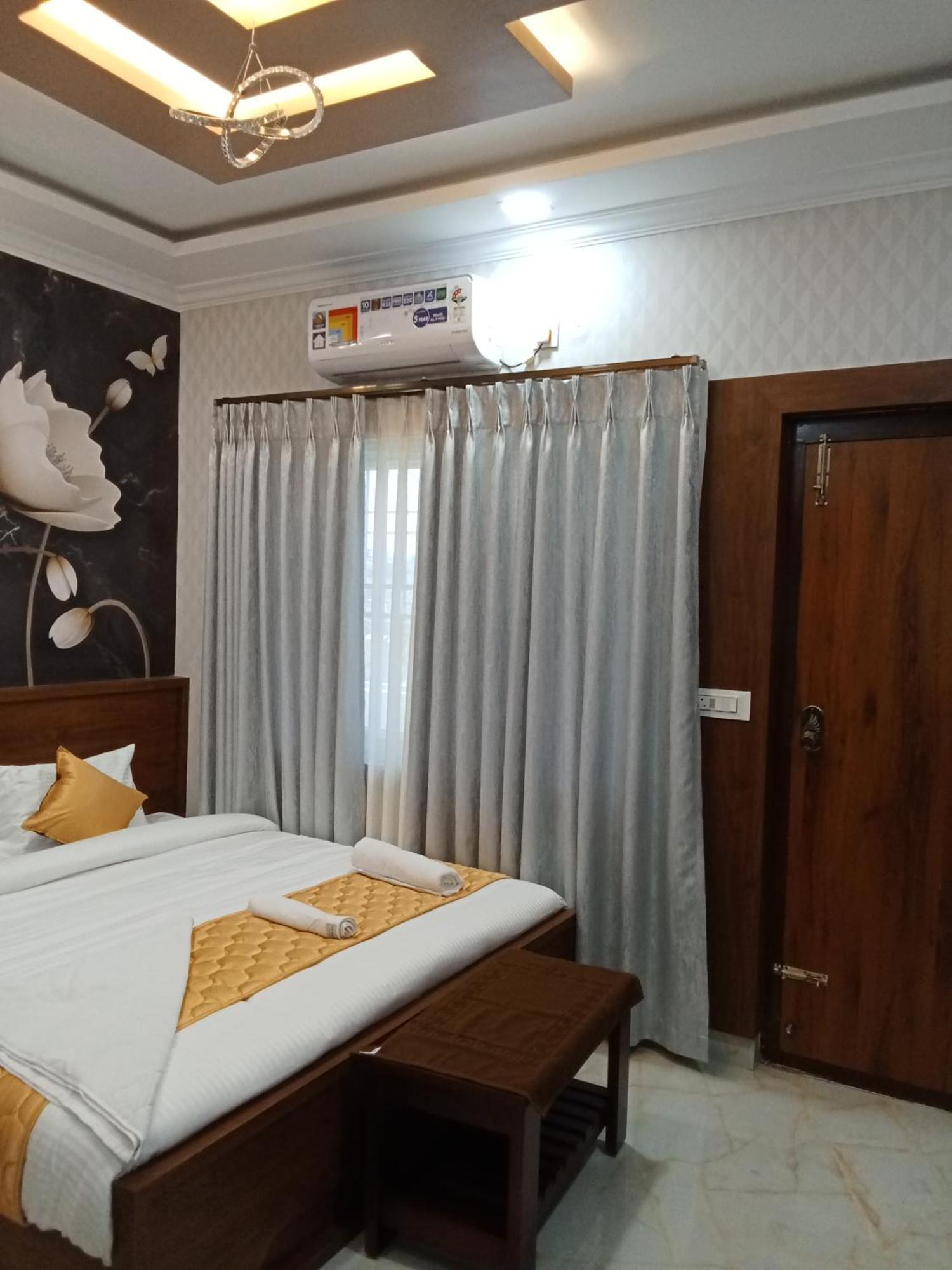 Golden Residency Hotel Kushālnagar Eksteriør billede