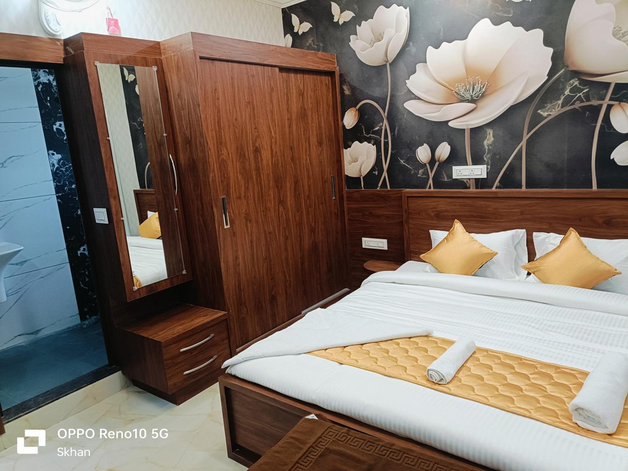 Golden Residency Hotel Kushālnagar Eksteriør billede