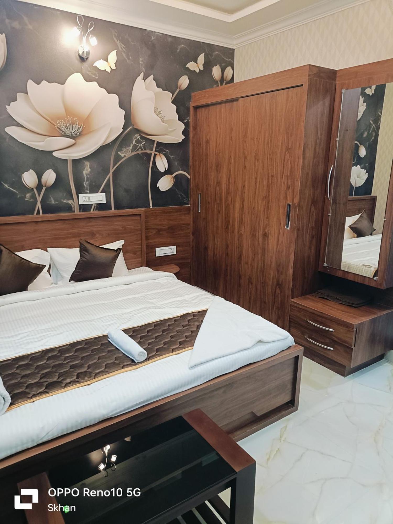 Golden Residency Hotel Kushālnagar Eksteriør billede