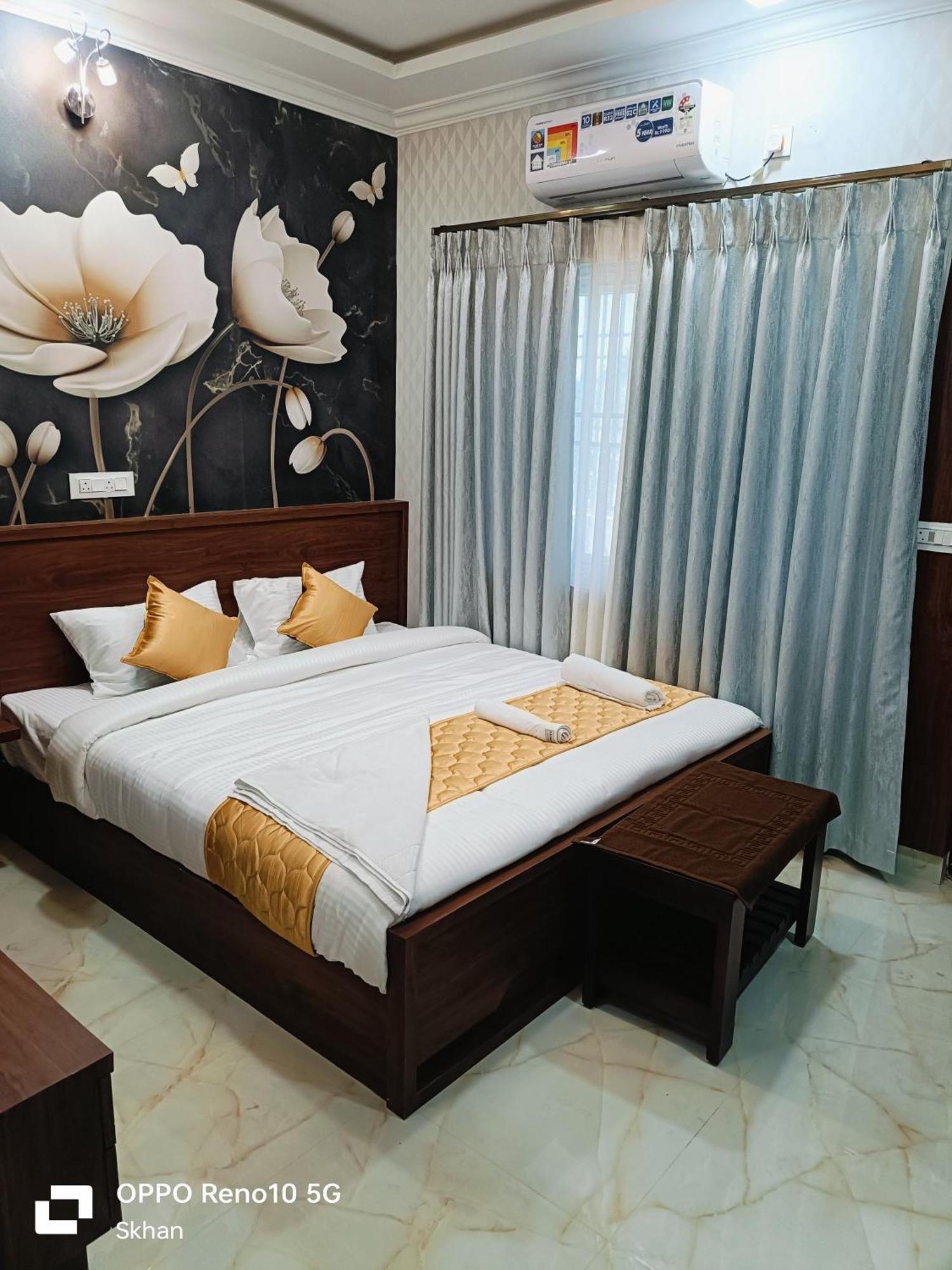 Golden Residency Hotel Kushālnagar Eksteriør billede